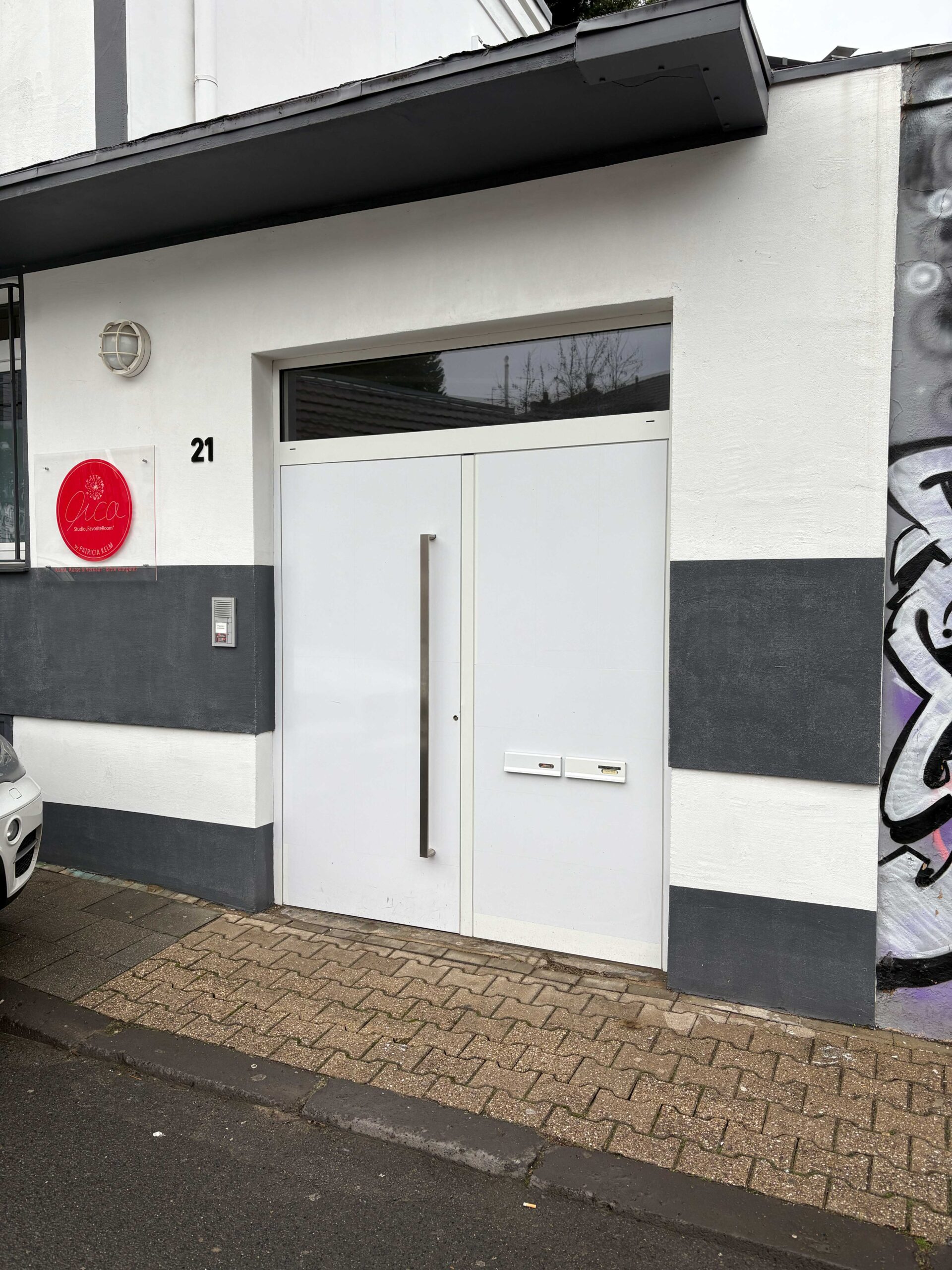 Impressum - Eingang FavoriteRoom - Lambertsstr. 21, 41061 MG